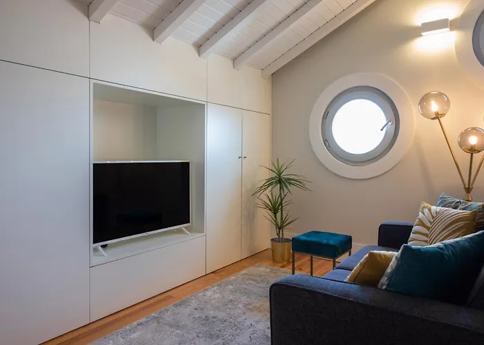 Апартаменты Nautical Luxury Loft